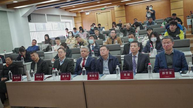 TVT体育新能源行业刷新“亮眼”成绩单 中国式新型能源体系建设还有哪些新思路(图1)