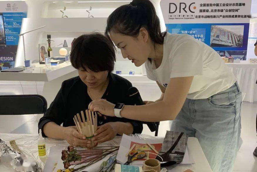 文明西城 节能环保废物再利用！手工制作TVT体育创意大赛展示低碳生活(图2)